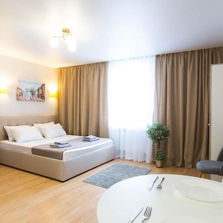 Apartment In The City Center - Gimnasiyna Naberezhna 24A-1 Charkiv Esterno foto