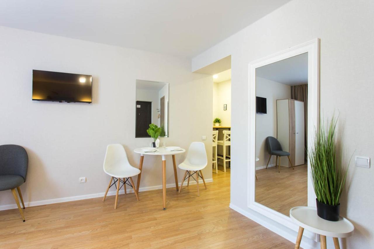 Apartment In The City Center - Gimnasiyna Naberezhna 24A-1 Charkiv Esterno foto