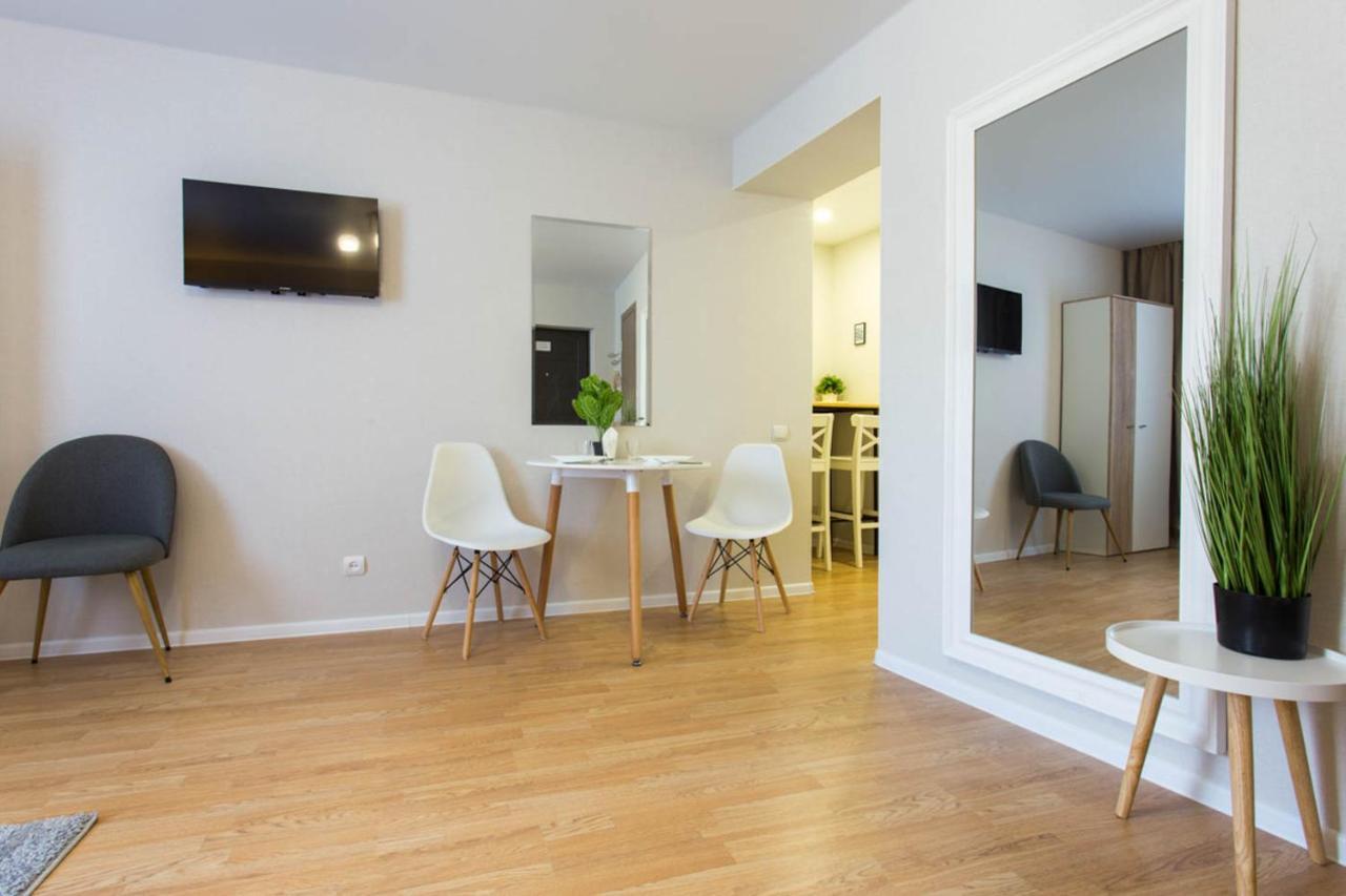 Apartment In The City Center - Gimnasiyna Naberezhna 24A-1 Charkiv Esterno foto