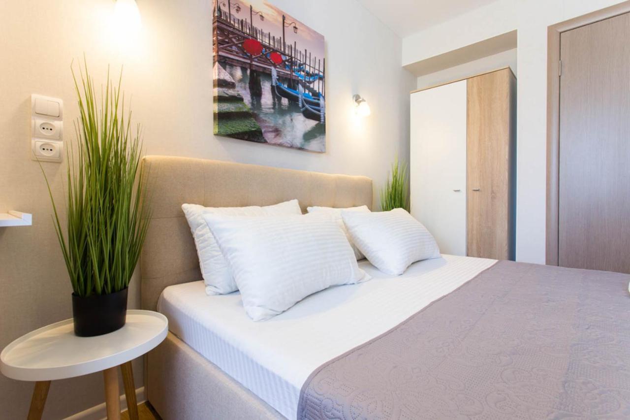 Apartment In The City Center - Gimnasiyna Naberezhna 24A-1 Charkiv Esterno foto