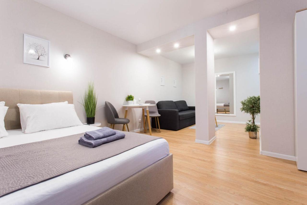 Apartment In The City Center - Gimnasiyna Naberezhna 24A-1 Charkiv Esterno foto