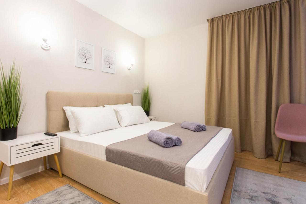 Apartment In The City Center - Gimnasiyna Naberezhna 24A-1 Charkiv Esterno foto