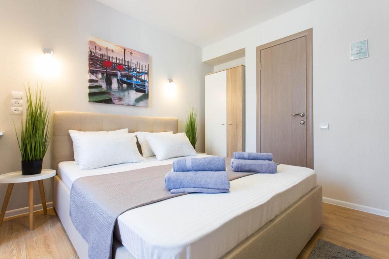 Apartment In The City Center - Gimnasiyna Naberezhna 24A-1 Charkiv Esterno foto