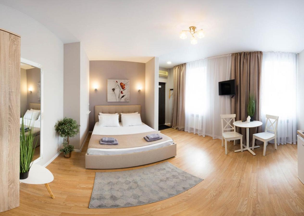 Apartment In The City Center - Gimnasiyna Naberezhna 24A-1 Charkiv Esterno foto