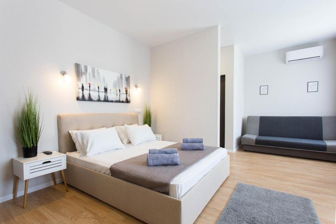 Apartment In The City Center - Gimnasiyna Naberezhna 24A-1 Charkiv Esterno foto