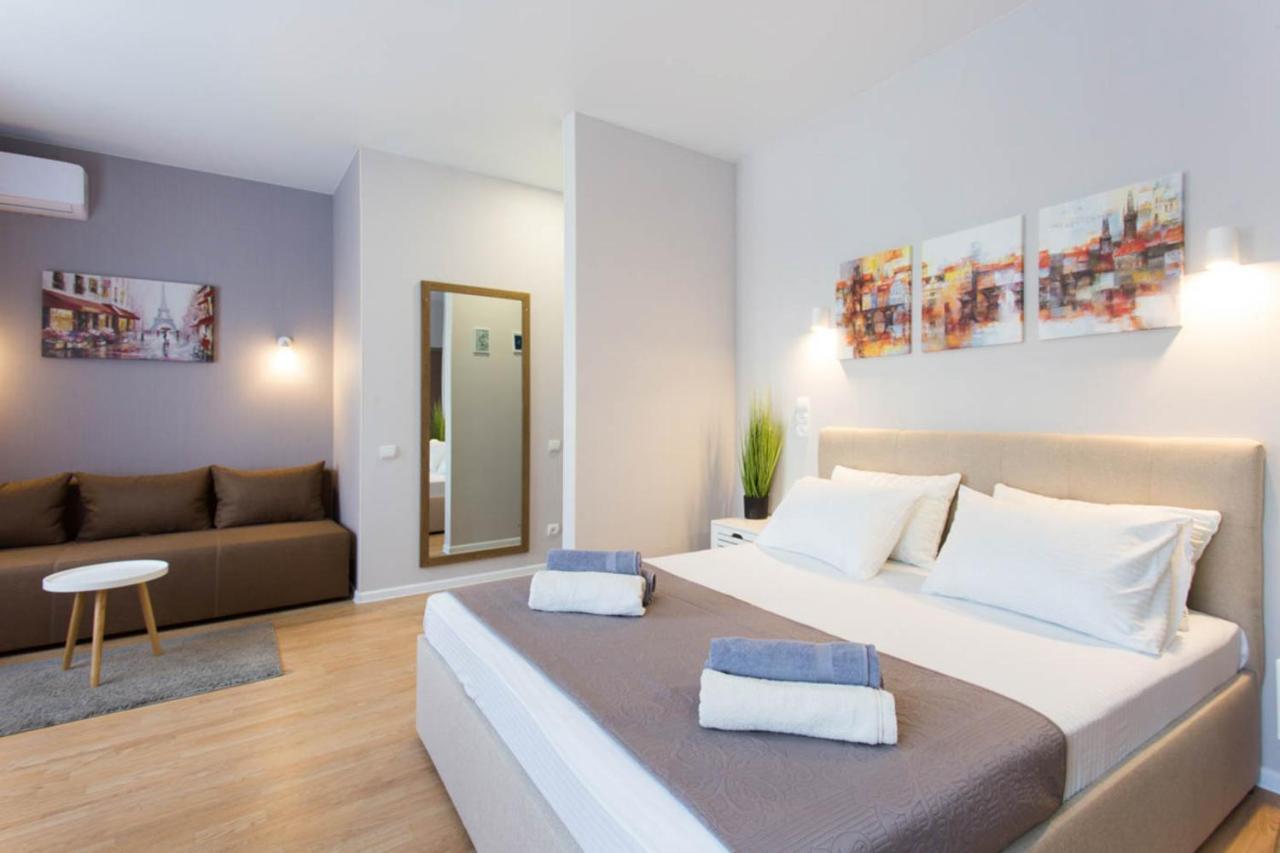 Apartment In The City Center - Gimnasiyna Naberezhna 24A-1 Charkiv Esterno foto