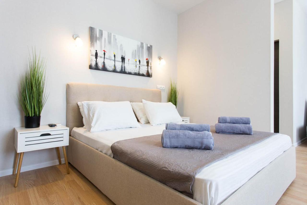 Apartment In The City Center - Gimnasiyna Naberezhna 24A-1 Charkiv Esterno foto