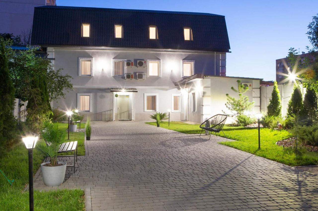Apartment In The City Center - Gimnasiyna Naberezhna 24A-1 Charkiv Esterno foto