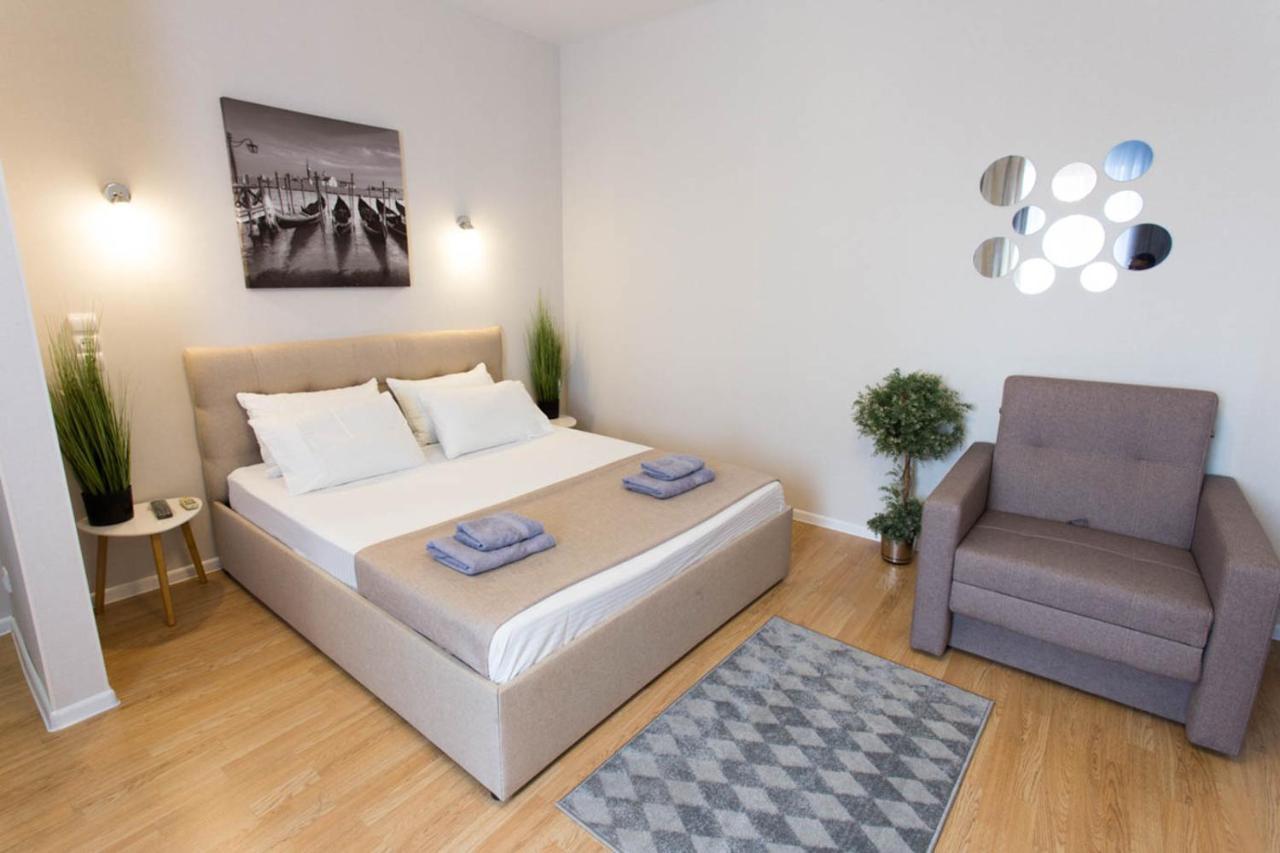 Apartment In The City Center - Gimnasiyna Naberezhna 24A-1 Charkiv Esterno foto