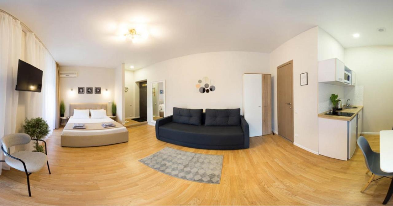 Apartment In The City Center - Gimnasiyna Naberezhna 24A-1 Charkiv Esterno foto
