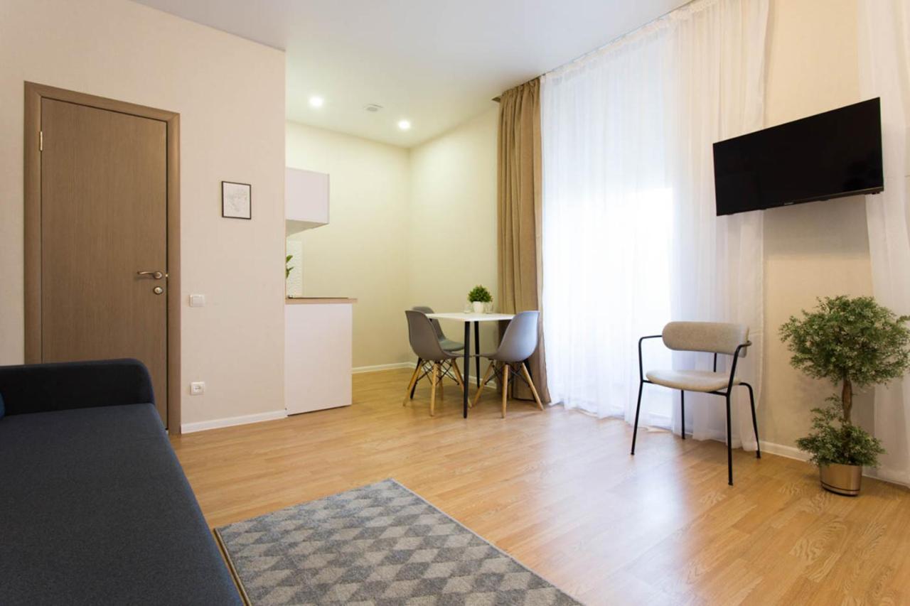 Apartment In The City Center - Gimnasiyna Naberezhna 24A-1 Charkiv Esterno foto