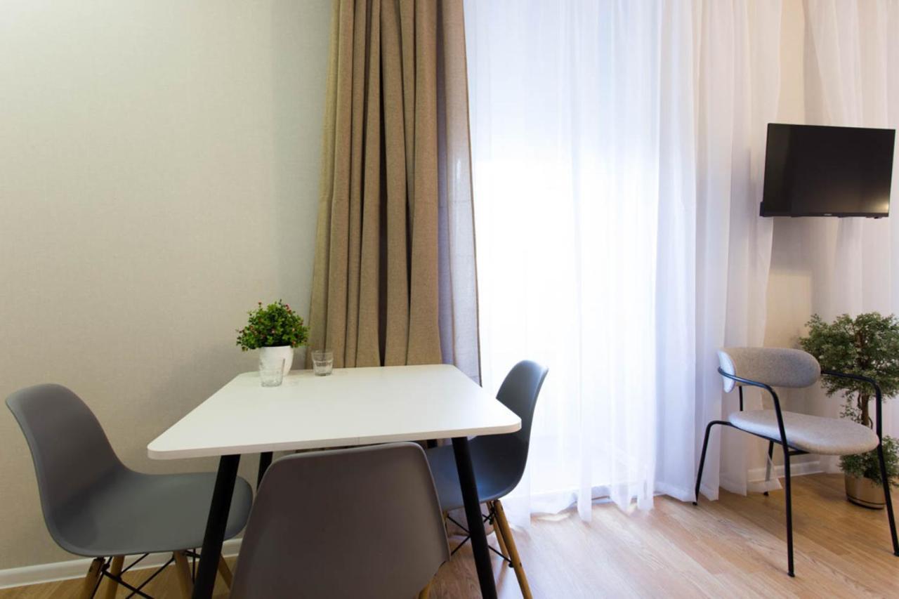 Apartment In The City Center - Gimnasiyna Naberezhna 24A-1 Charkiv Esterno foto