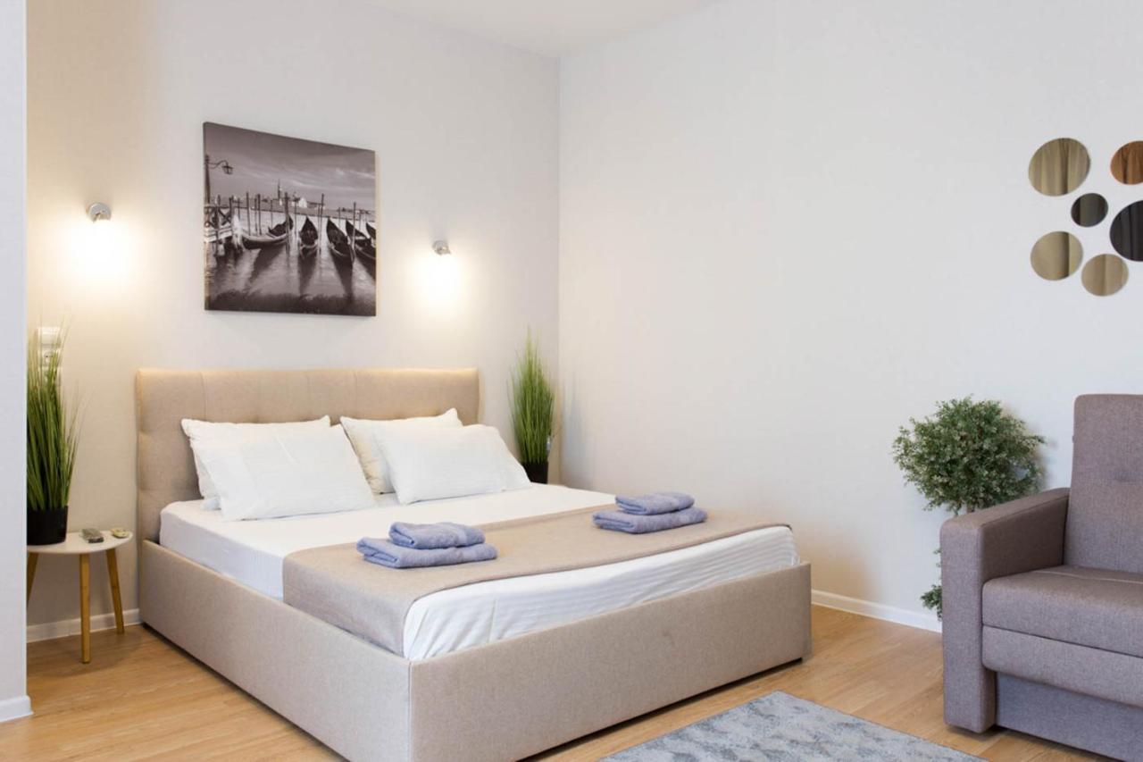 Apartment In The City Center - Gimnasiyna Naberezhna 24A-1 Charkiv Esterno foto