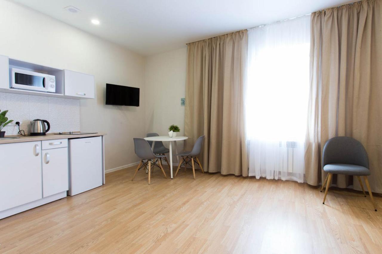 Apartment In The City Center - Gimnasiyna Naberezhna 24A-1 Charkiv Esterno foto