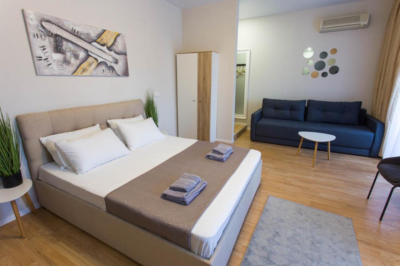 Apartment In The City Center - Gimnasiyna Naberezhna 24A-1 Charkiv Esterno foto
