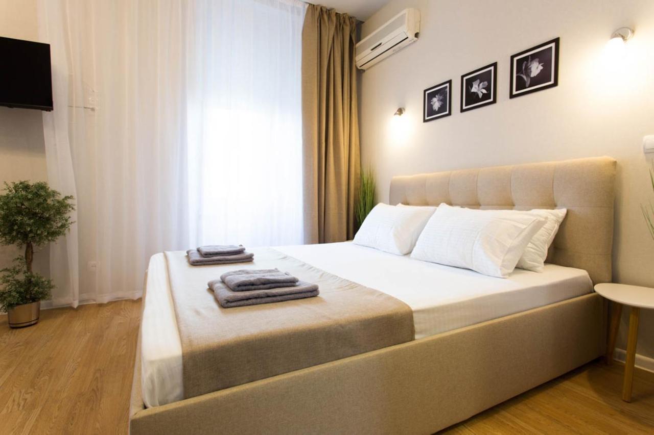 Apartment In The City Center - Gimnasiyna Naberezhna 24A-1 Charkiv Esterno foto