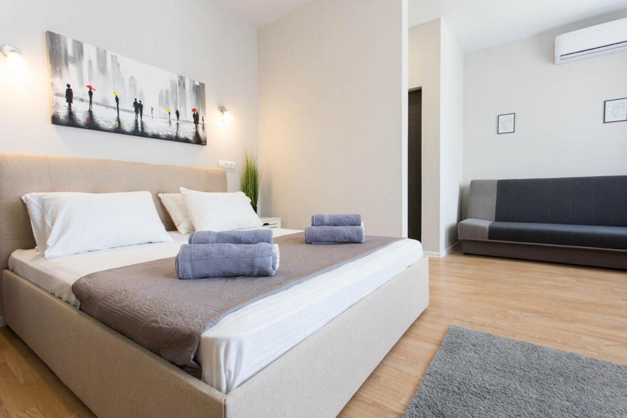 Apartment In The City Center - Gimnasiyna Naberezhna 24A-1 Charkiv Esterno foto